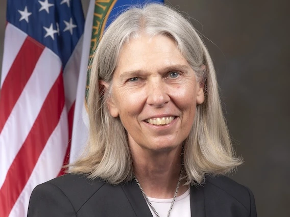 Portrait of Jill Hruby