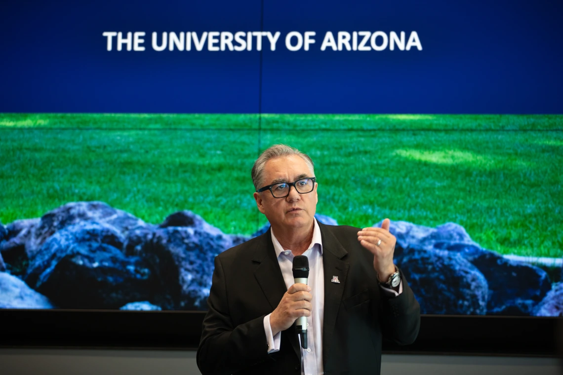 Tomás Diaz de la Rubia speaking at the AZ Healthcare Delegation.
