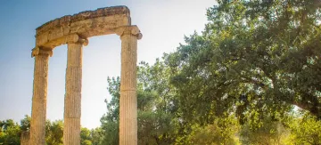 The location changes. The ancient Olympics happened in the same place every four years: Olympia, a city in the southwest of Greece. Olympia was a religious site, and it had a sanctuary dedicated to Zeus, the Greek king of all gods, featuring a massive gol